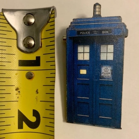 Police box blue brooch pin - Picture 8 of 10